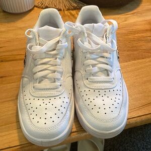 Women’s Nike sneakers